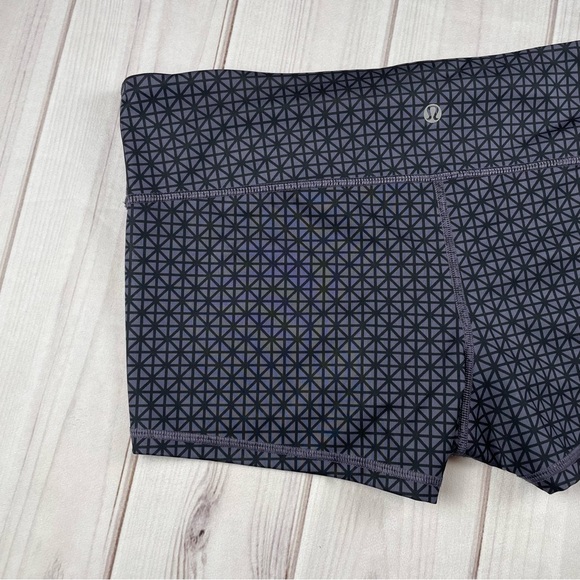 Lululemon Boogie Micro Shorts Women’s 10 Diamond Geometric Print Baddie Low Rise - Picture 5 of 12
